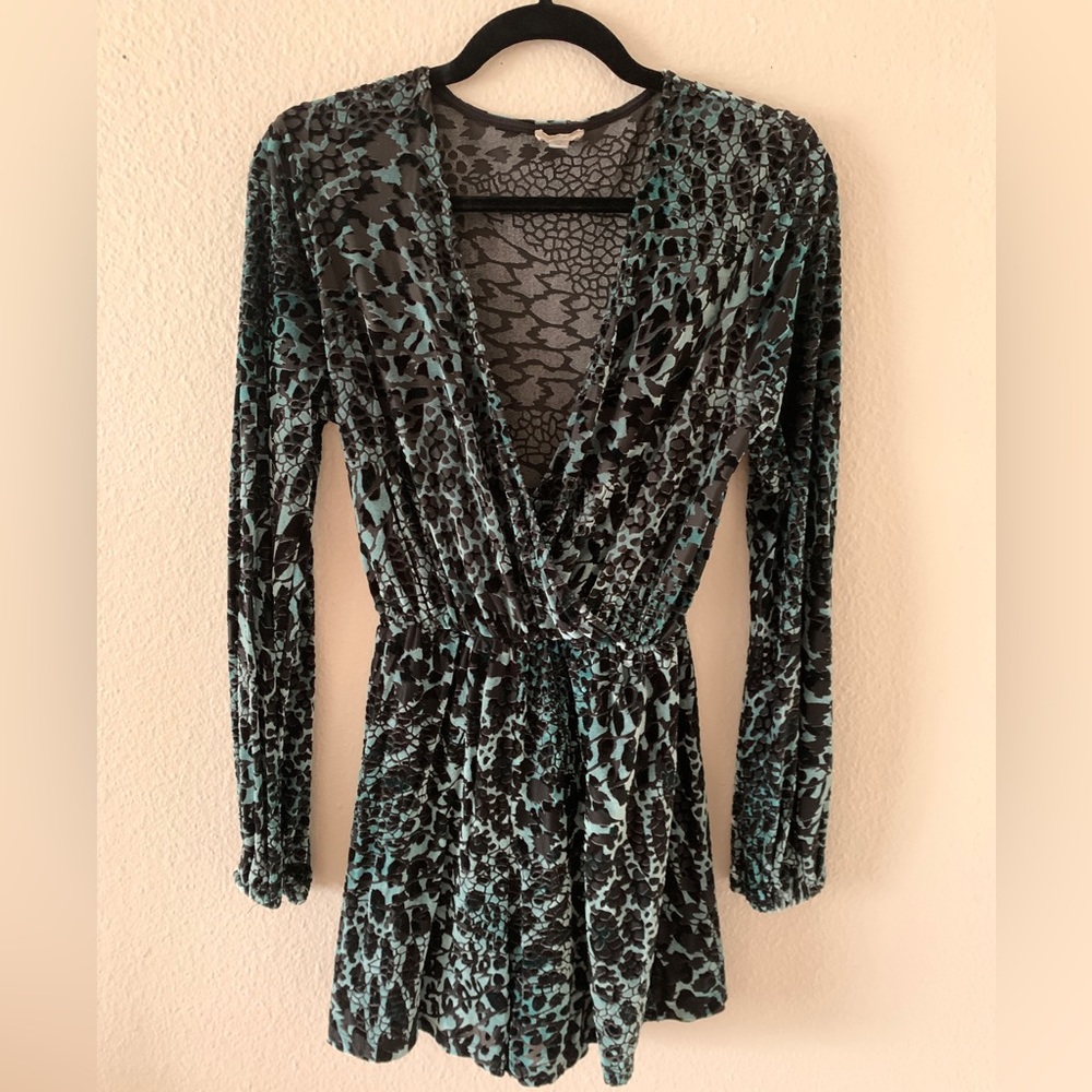 Ecote Green Leopard Plunging Neck Long Sleeve Romper Used